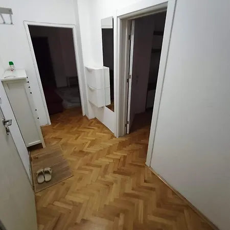 Kennedy Comfort Apartment, Near Old Bazaar & Universities Apartment *