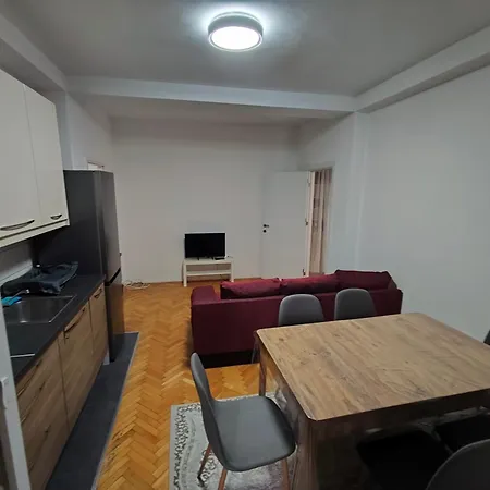 Kennedy Comfort Apartment, Near Old Bazaar & Universities *